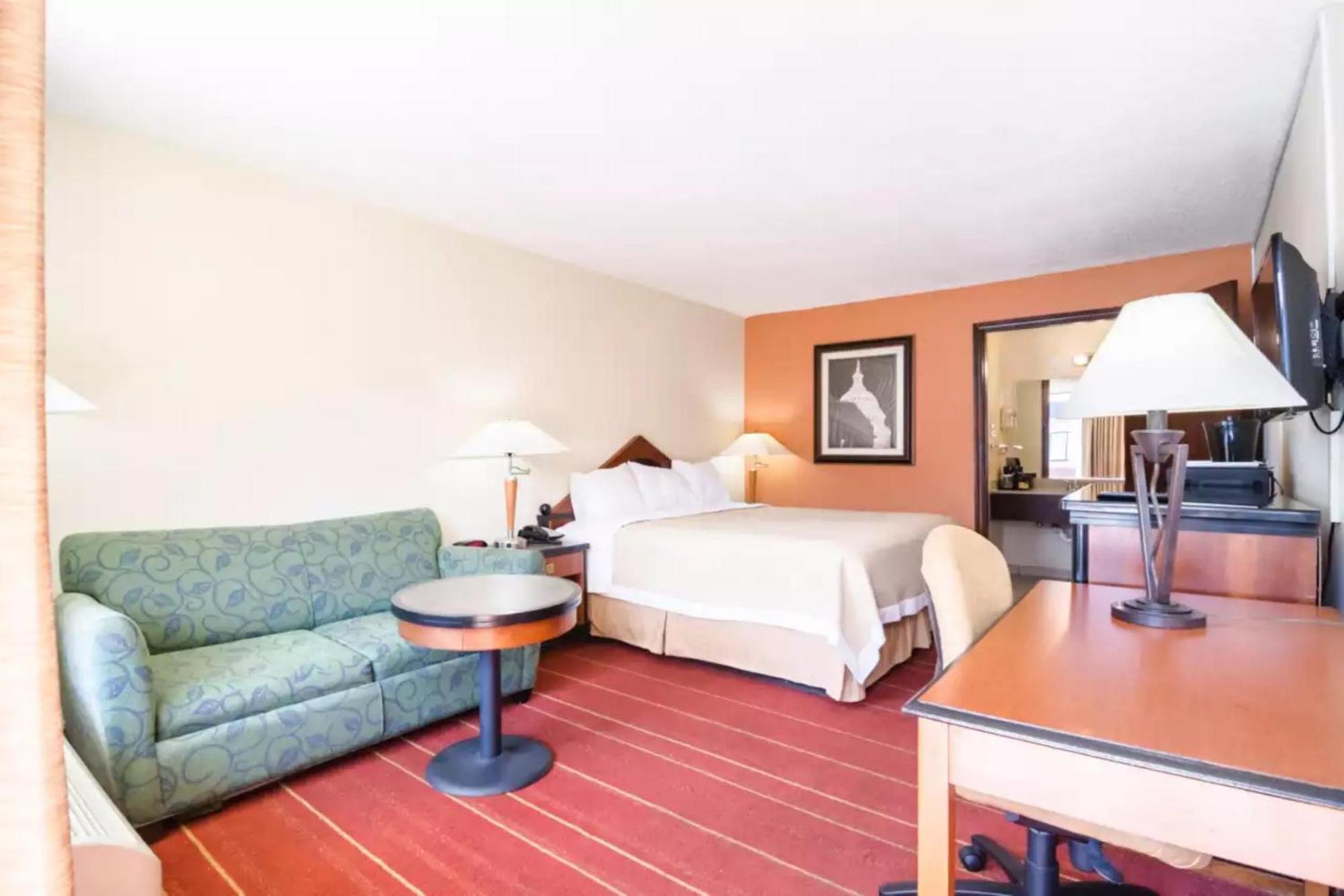 Oyo Hotel Greensboro East I 40 Exterior photo