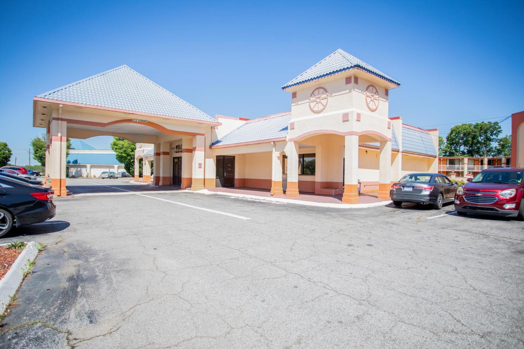 Oyo Hotel Greensboro East I 40 Exterior photo