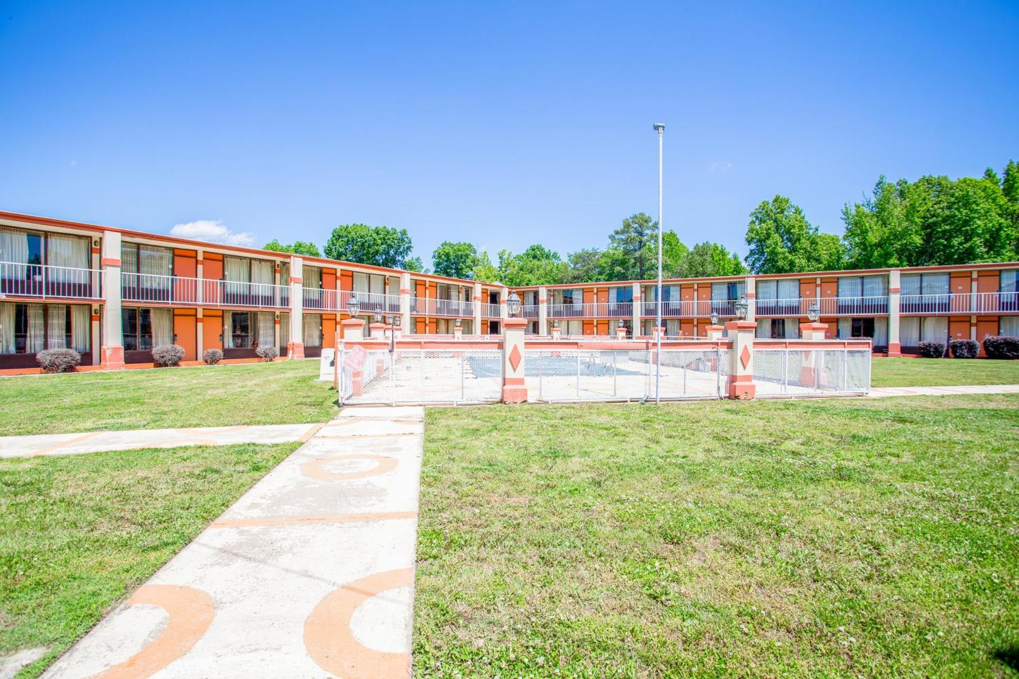 Oyo Hotel Greensboro East I 40 Exterior photo