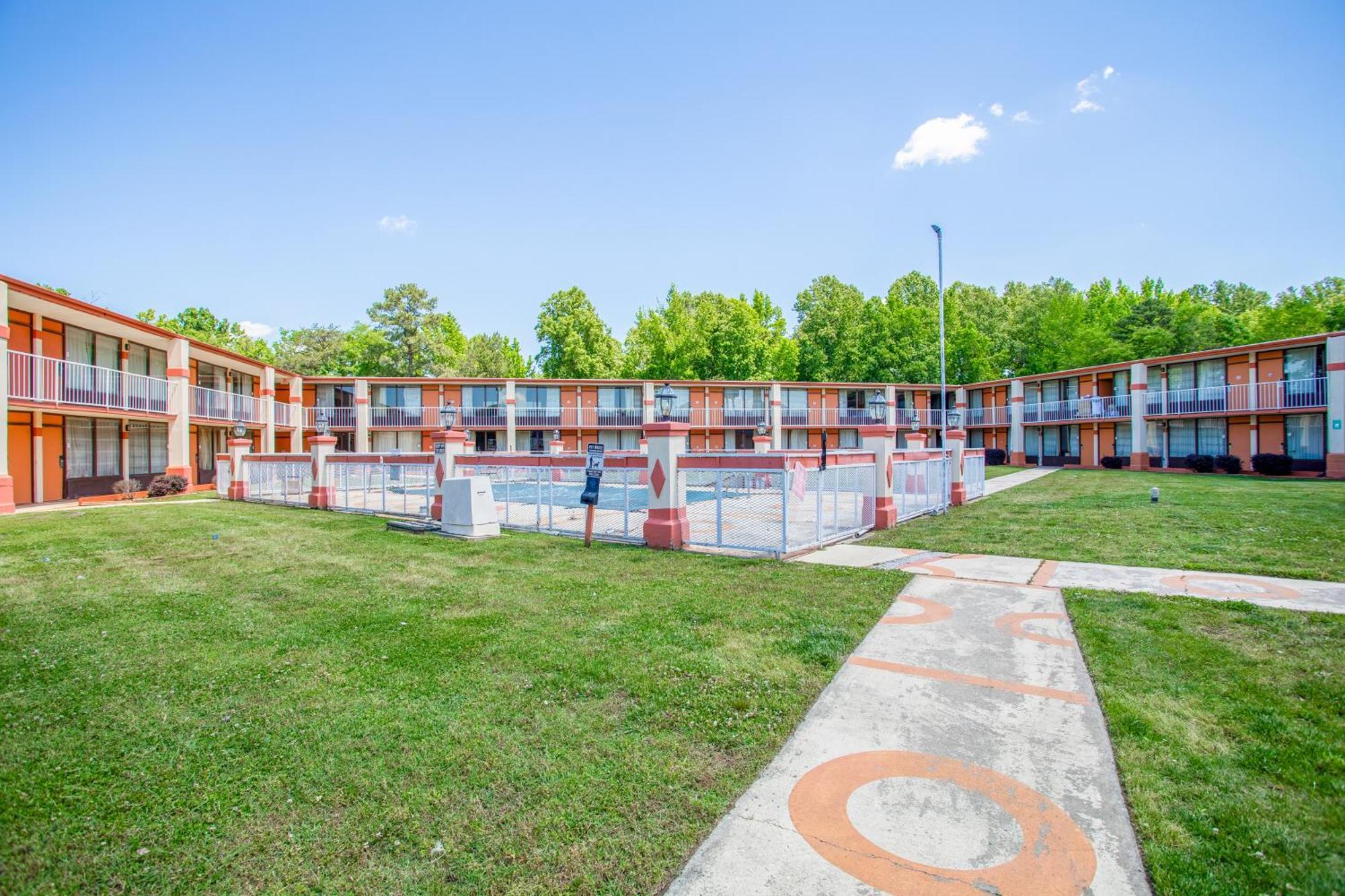 Oyo Hotel Greensboro East I 40 Exterior photo